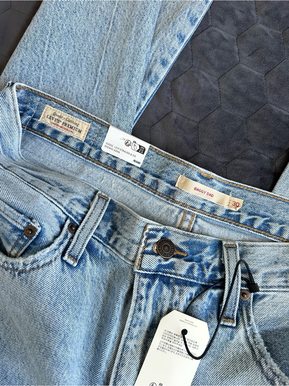 Levi's® Premium Baggy Dad Women's Jeans Light Wash 30W x 30L - Picture 6 of 9